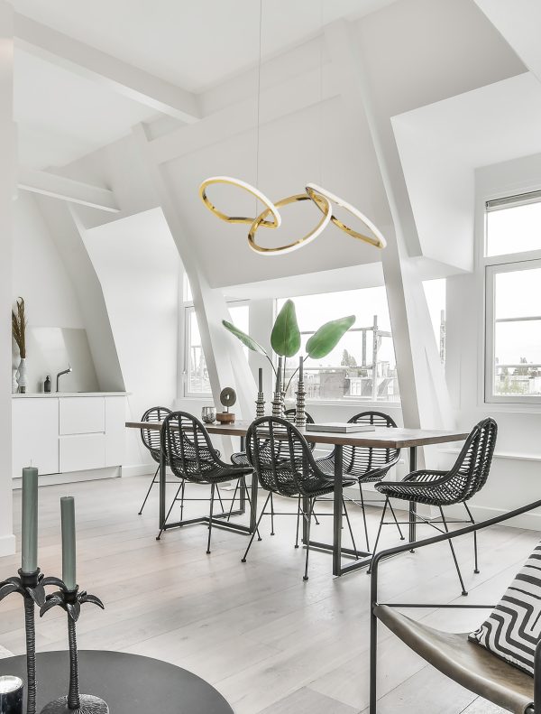 Bright,Dining,Room,With,Decorative,Table,And,Chairs